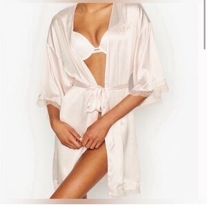 Victoria’s Secret ‘Here Comes the Bride’ Lace Trimmed Robe size XS-S pink blush